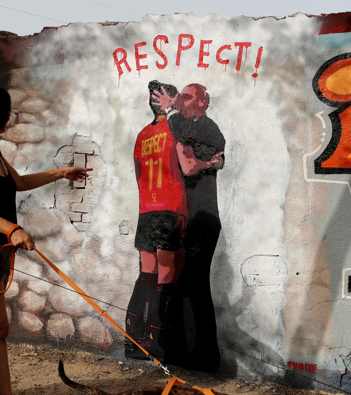 Der Kuss-Skandal als Graffiti in Barcelona