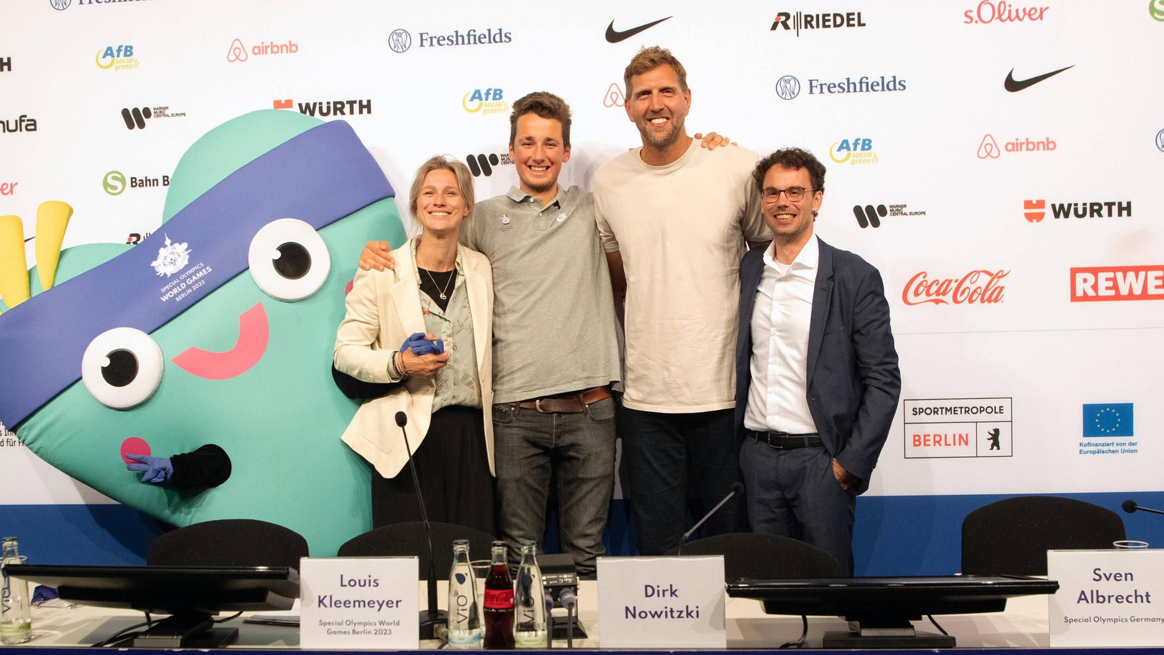 Pressekonferenz. Im Bild v.l Ex-Fechterin und Olympiasiegerin Britta Heidemann, Louis Kleemeyer (Mentor für inklusive Arbeitswelt), Dirk Nowitzki, Sven Albrecht (Special Olympics Deutschland)