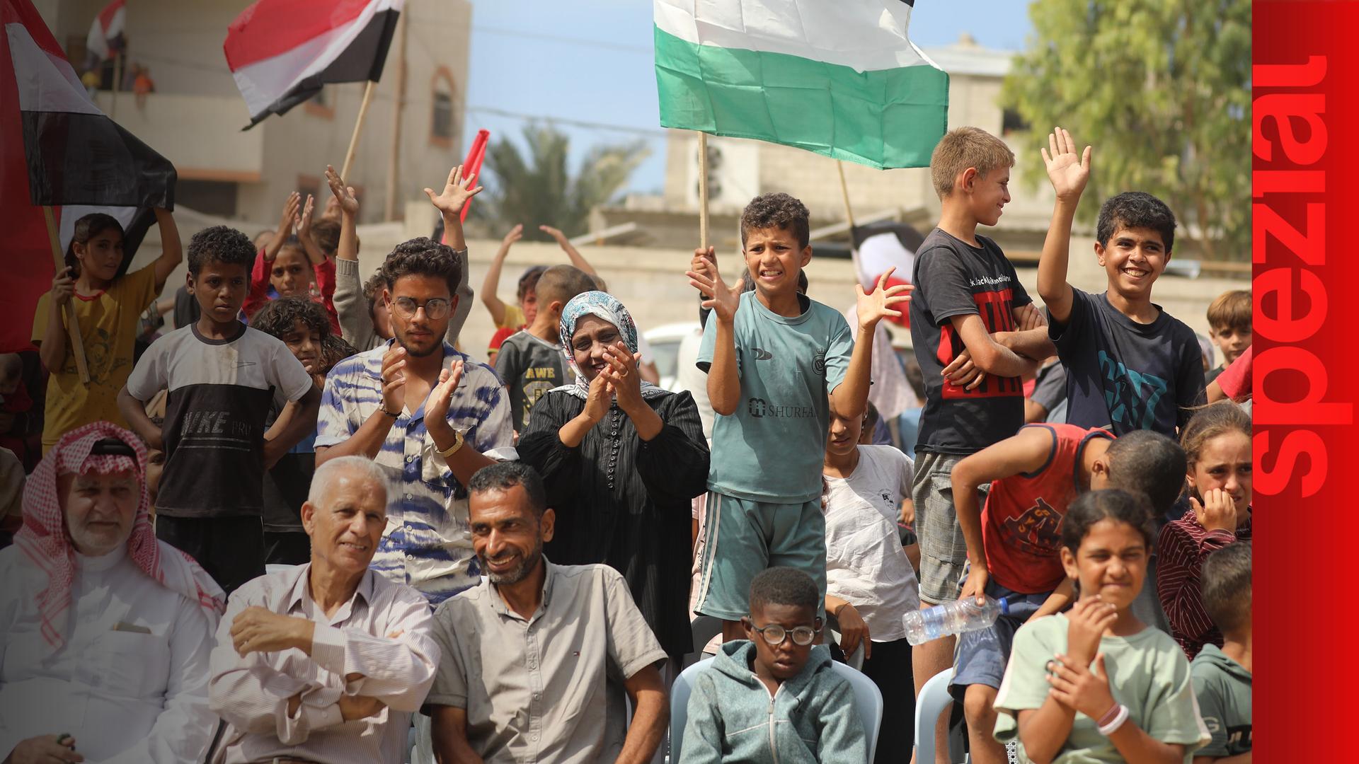 ZDF Spezial - Im Gazastreifen jubeln die Palästinenser über das Ende des Krieges und den Beschuss durch Israel.