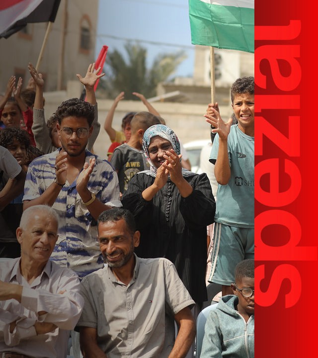 ZDF Spezial - Im Gazastreifen jubeln die Palästinenser über das Ende des Krieges und den Beschuss durch Israel.