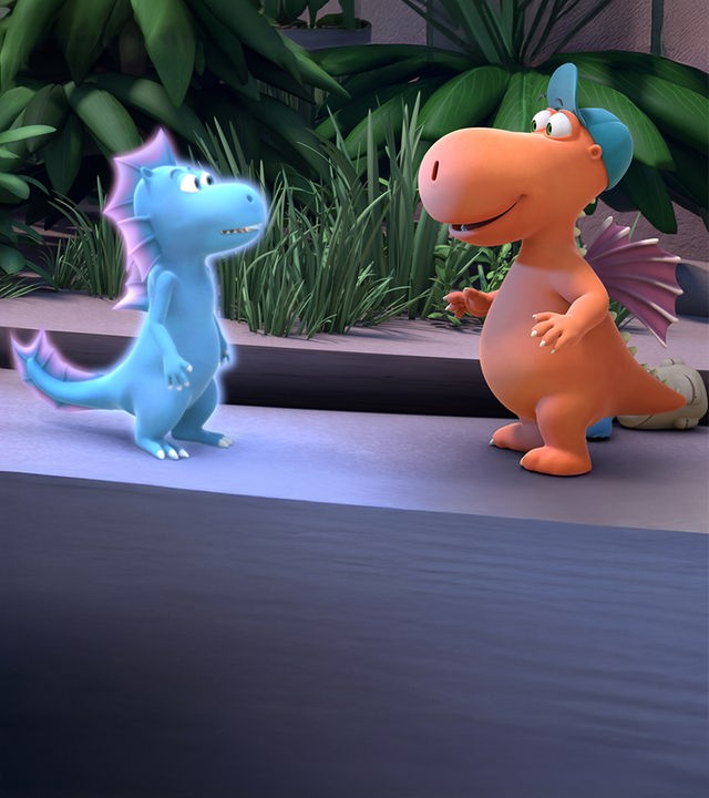 Der kleine Drache Kokosnuss und sein Freund Oskar stehen sich gegenüber