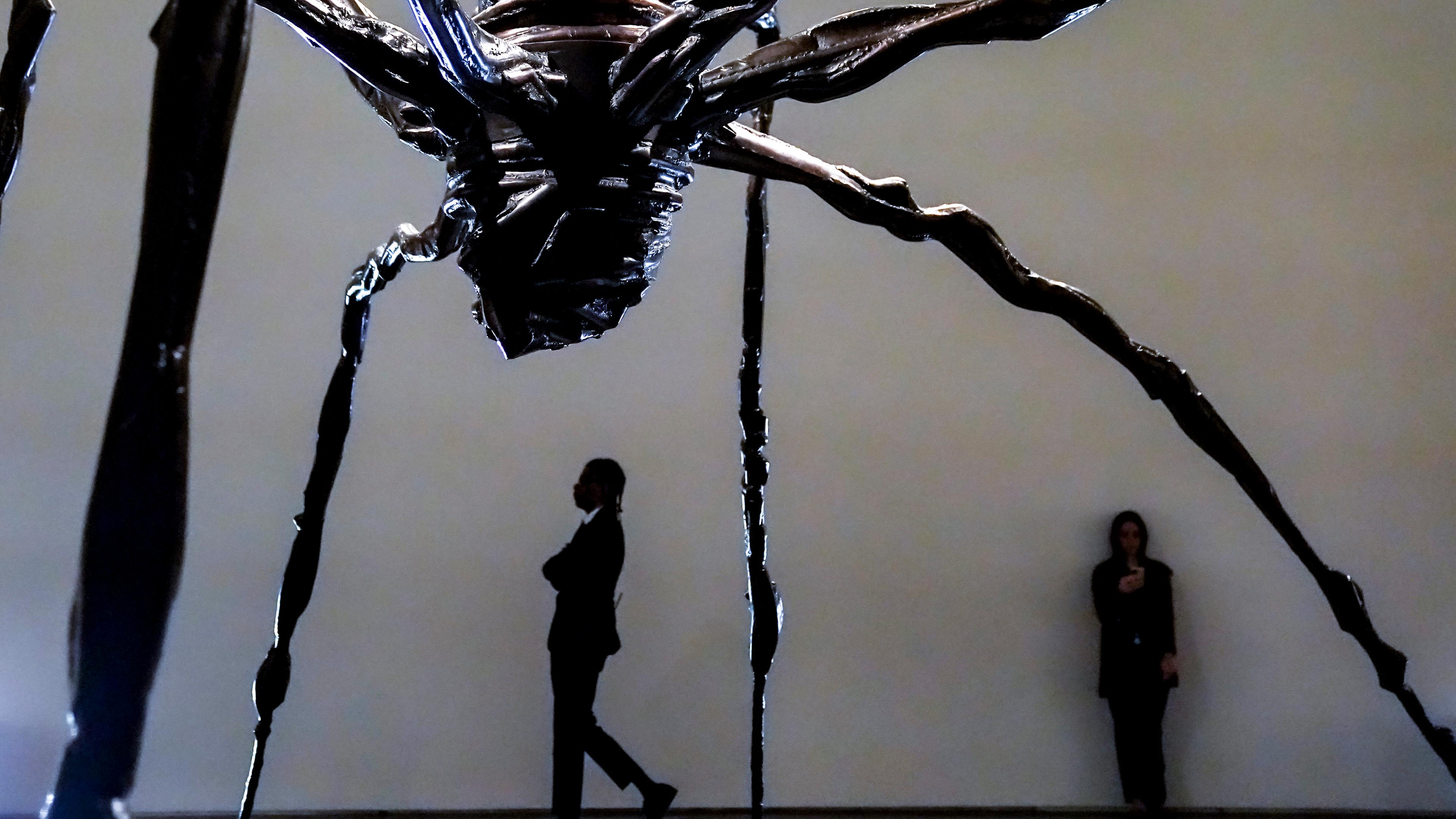 Meterhohe Spinnenskulptur von Louise Bourgeois für Rekordsumme versteigert