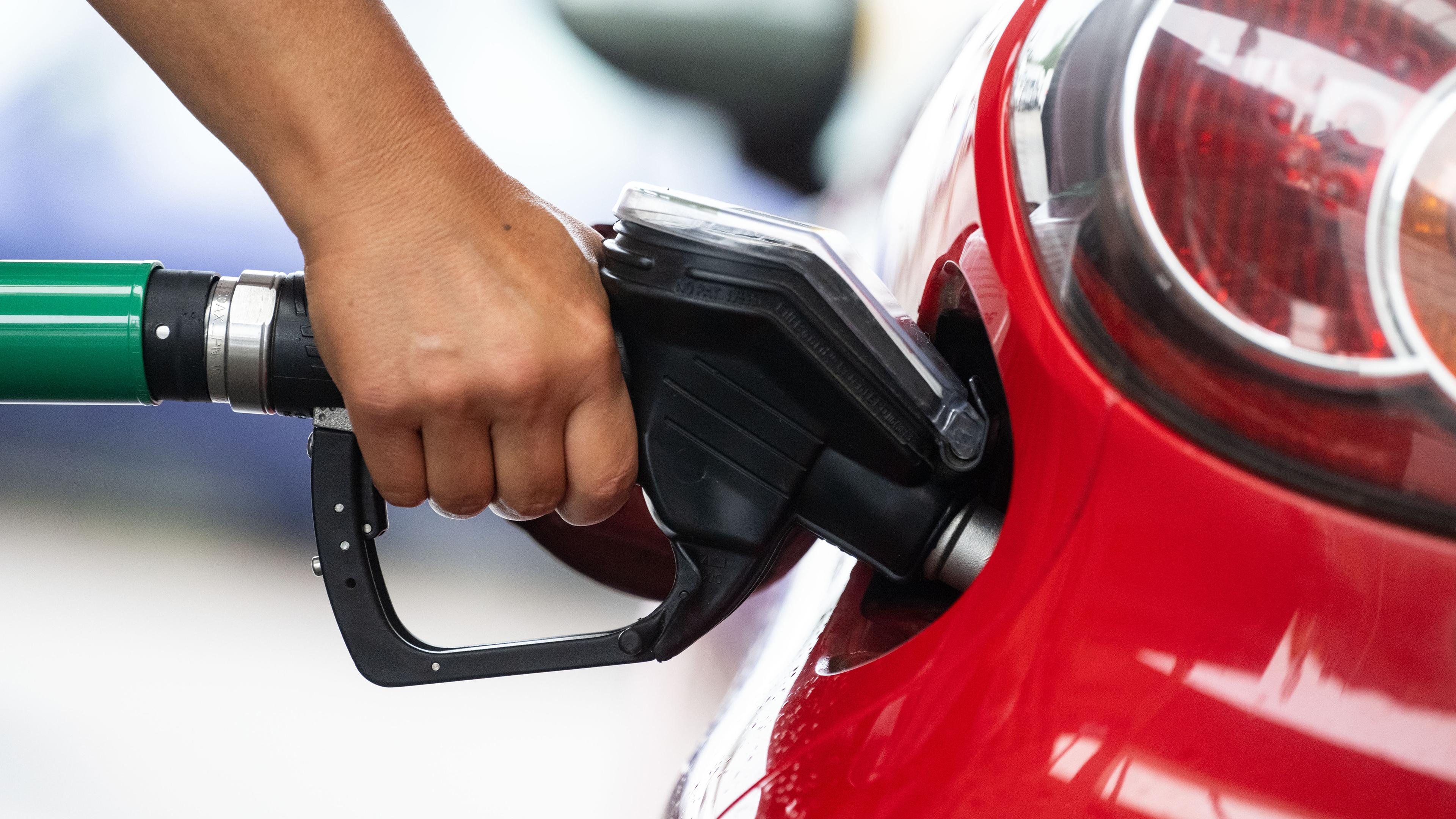 ADAC: Spritpreise für Benzin und Diesel noch zu teuer - ZDFheute