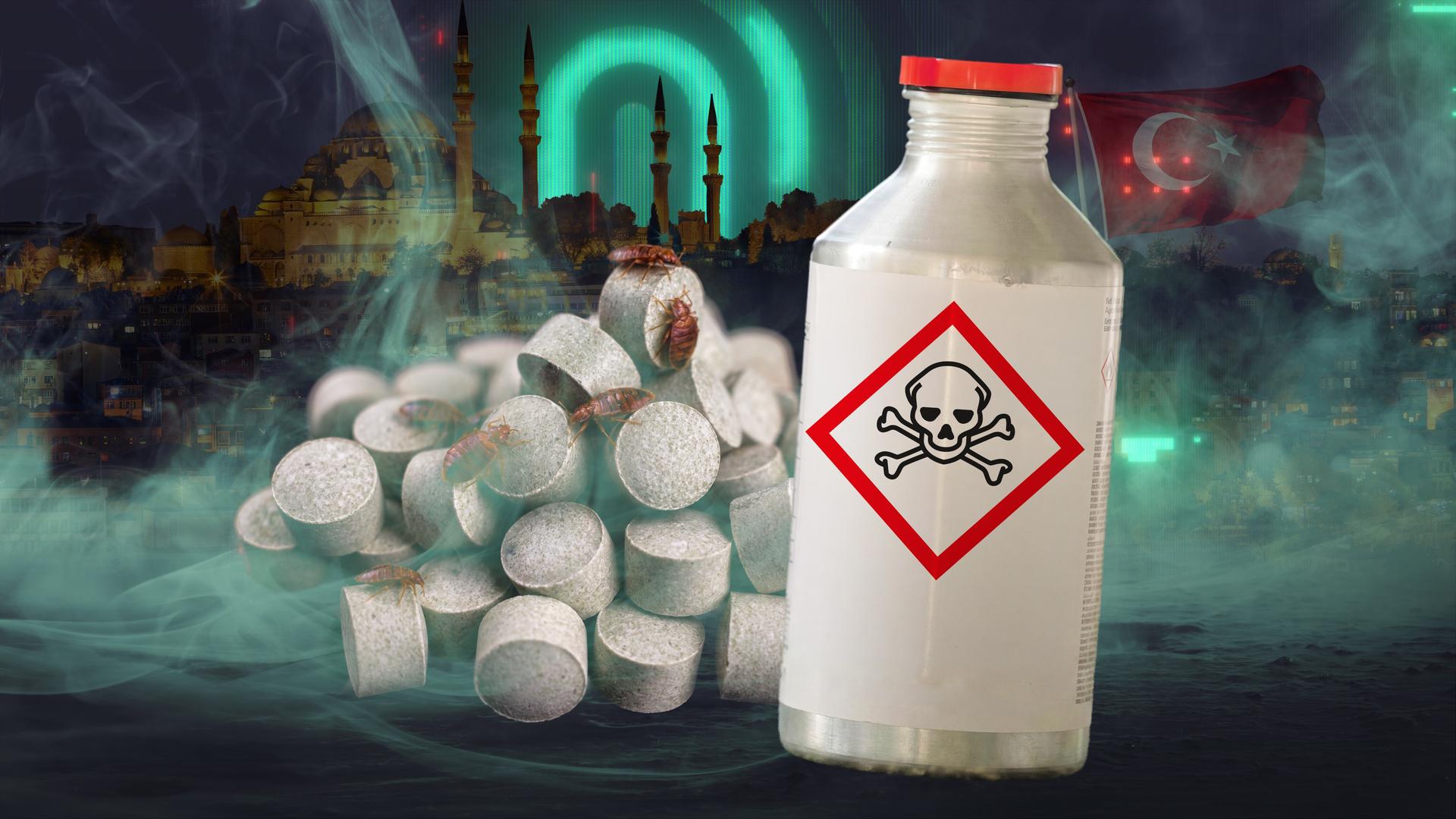 Tabletten mit Insektenbefall, Giftflasche mit Gefahrensymbol und grünlicher Gasnebel vor Stadtkulisse mit Moschee und türkischer Flagge