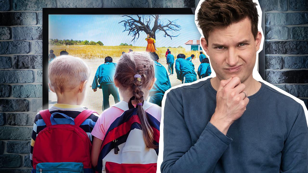 Kinder schauen auf ein Bild der Netflix-Serie "Squid Game", Tim daneben schaut kritisch.