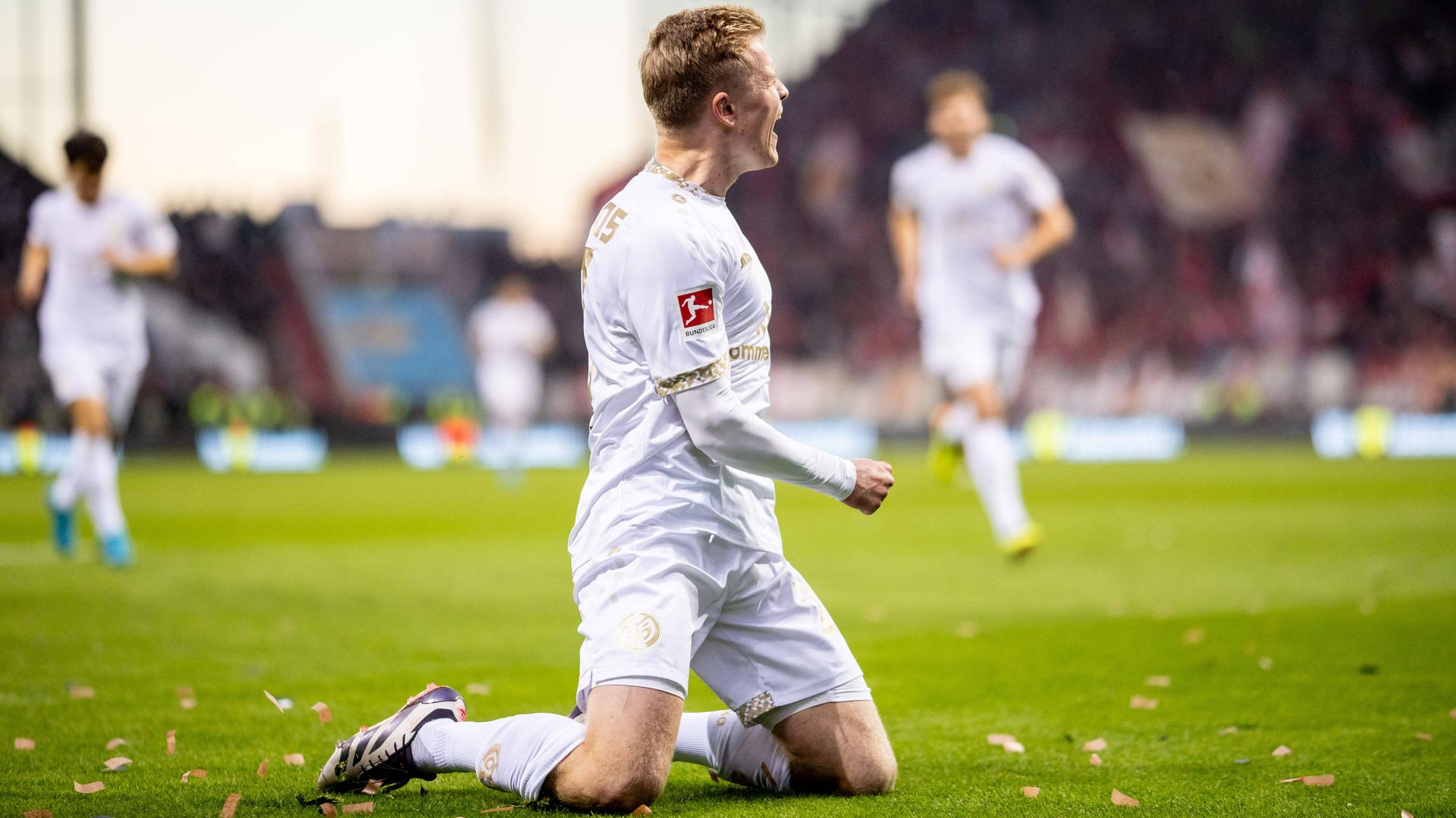 Jonathan Burkardt (1. FSV Mainz 05, 29) bejubelt Treffer zum 0:1. 