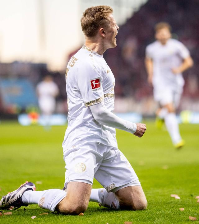 Jonathan Burkardt (1. FSV Mainz 05, 29) bejubelt Treffer zum 0:1. 