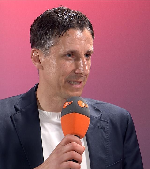 Christian Keller, Geschäftsführer des 1. FC Köln, im Gespräch mit dem ZDF.