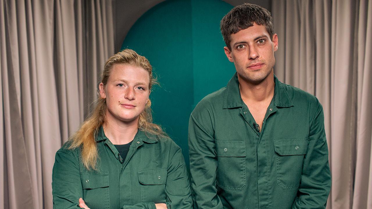 Josephine Moog, Dorfbewohnerin und Landwirtin und Dennis Drömer, Berliner und Model. 