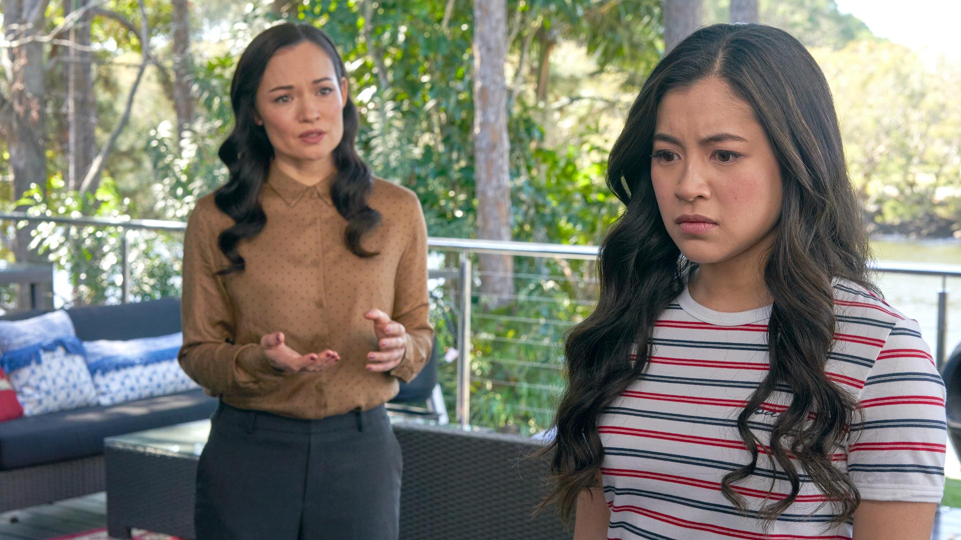 Apinya will Kyra überzeugen, dem Lotus ihre Orb-Kräfte wieder abzunehmen. Gelingt es, könnte Kyra die magische Welt erhalten und ihre Freunde beschützen.