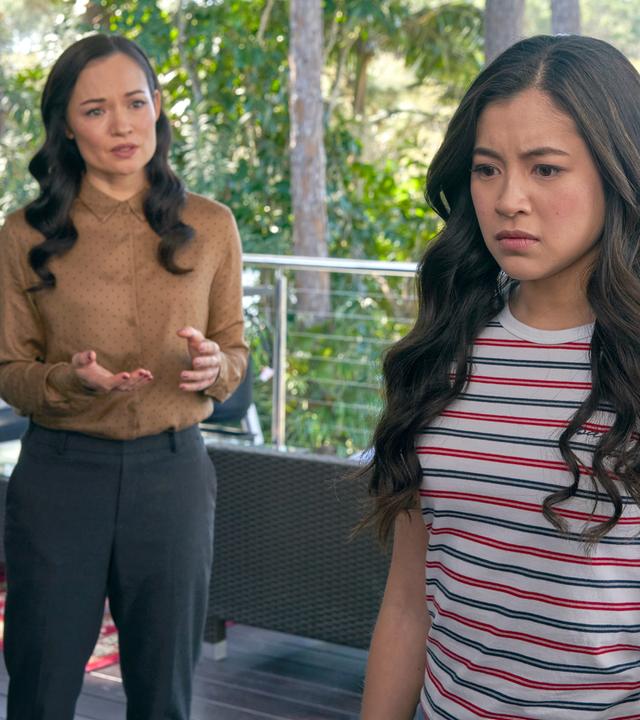 Apinya will Kyra überzeugen, dem Lotus ihre Orb-Kräfte wieder abzunehmen. Gelingt es, könnte Kyra die magische Welt erhalten und ihre Freunde beschützen.