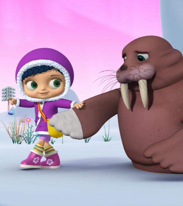 Wissper und Wilma stehen in einer Schneelandschaft. Wissper verarztet der Walrossdame die verstauchte Flosse mit einem Verband. Wilma sieht besorgt aus.