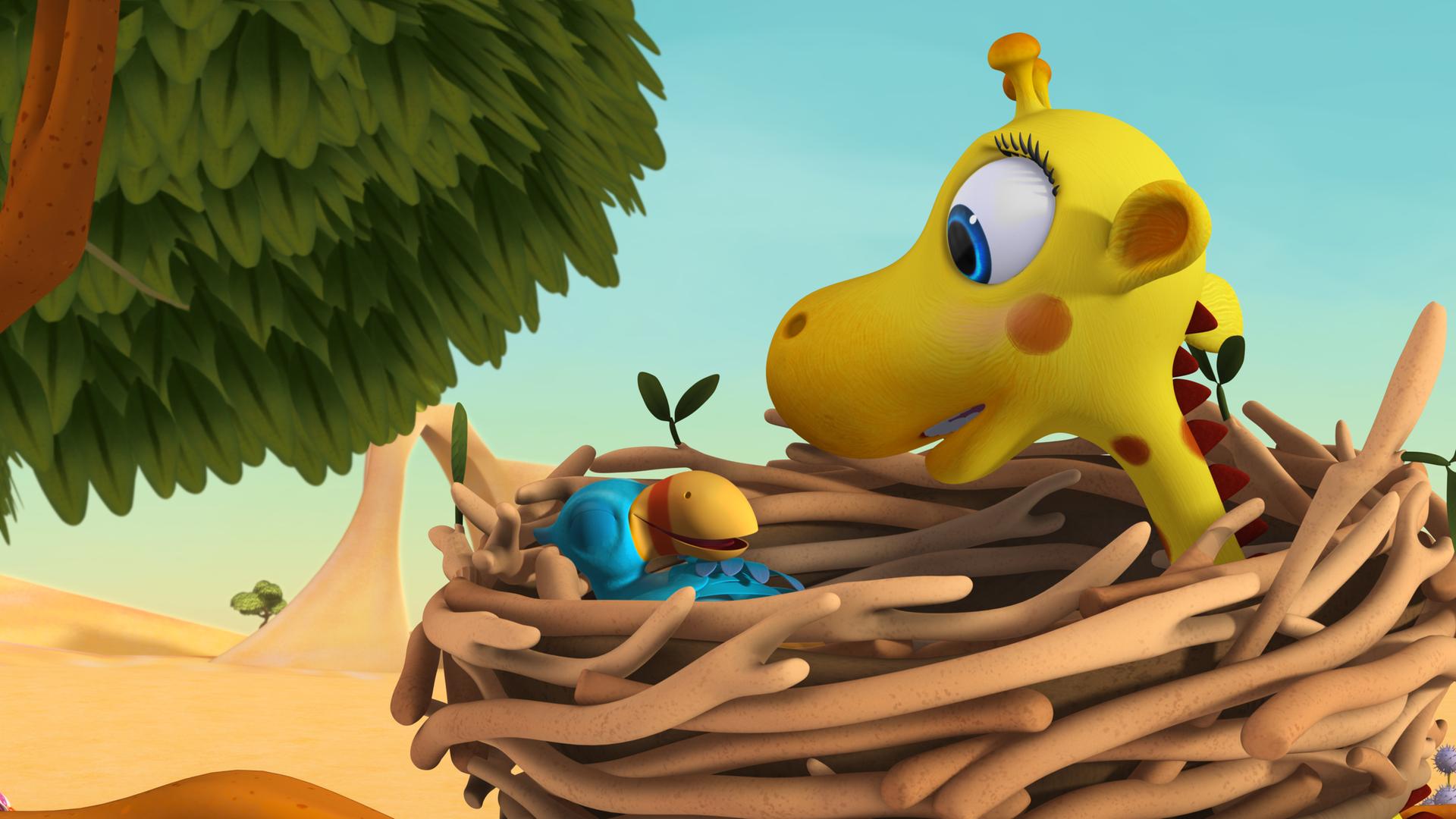 In der Savanne: Giraffe Gertie steckt mit dem Kopf in einem Papageiennest fest, das in einer Astgabel gebaut wurde. Im Nest schlummert eine blauer Papagei.