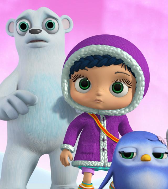 Erschrocken und eng aneinander gekuschelt schauen Eisbär Bert, Wissper, Pinguin-Mädchen Peggy und Robbe Sam in eine Höhle. 