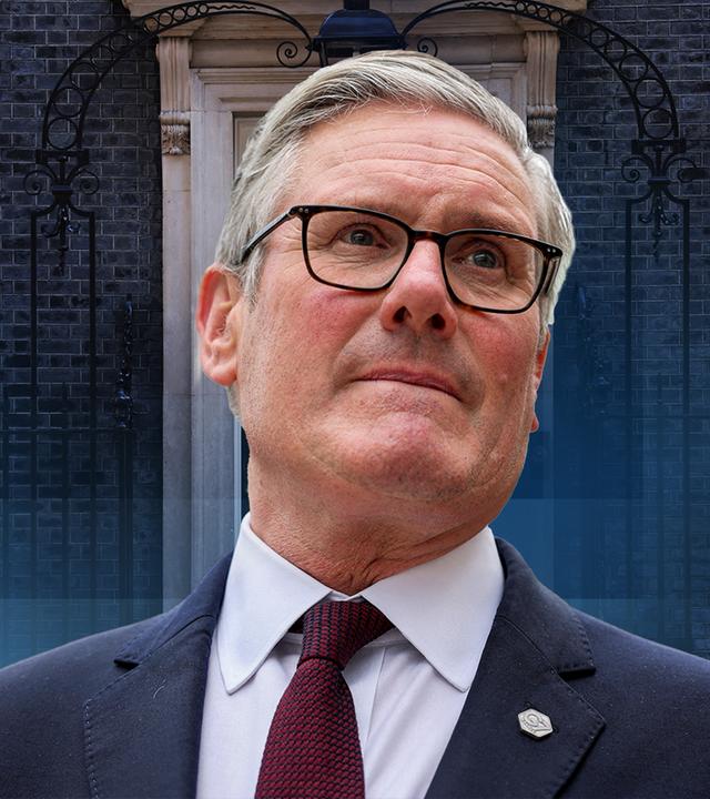 Keir Starmer vor der Tür der Downing Street.