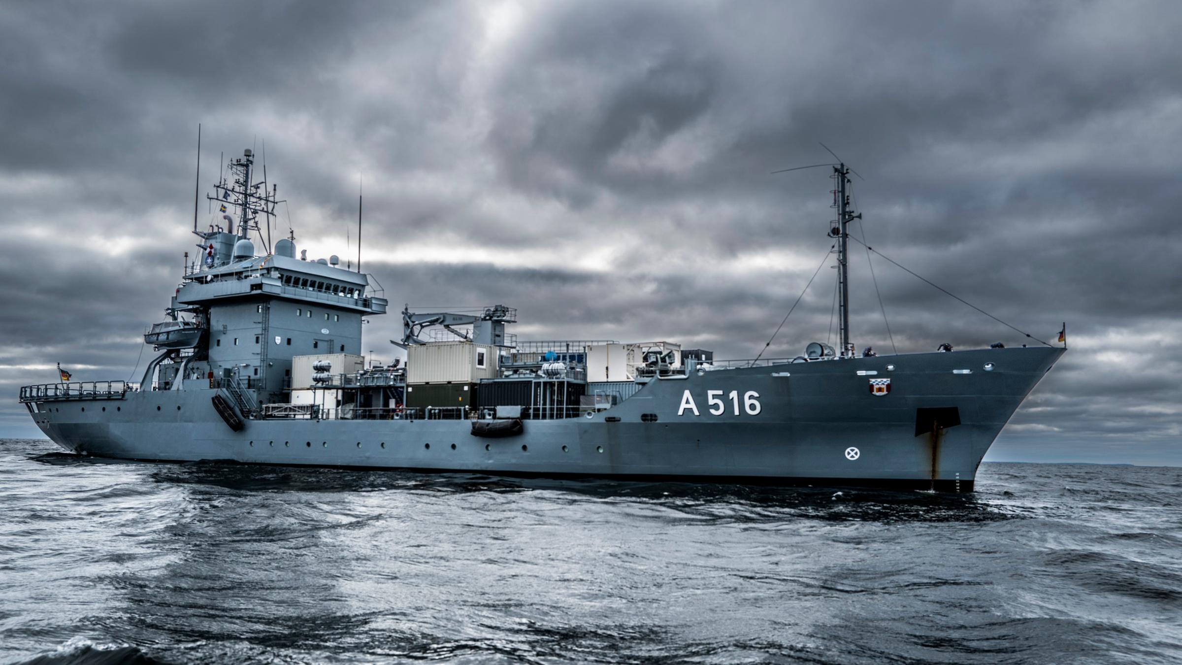 Ein Schiff der Marine bei der Ostflanken-Verteidigung.