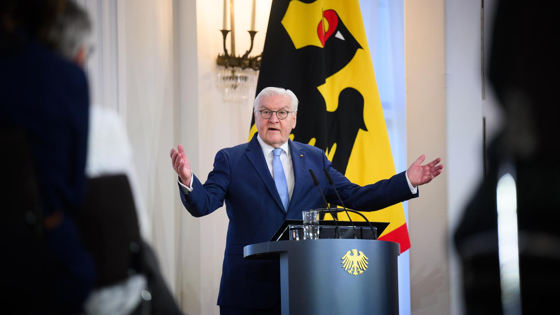 Bundespräsident Frank-Walter Steinmeier spricht beim Demokratieforum Kommunalpolitik mit dem Titel "Zukunft möglich machen" im Schloss Bellevue.