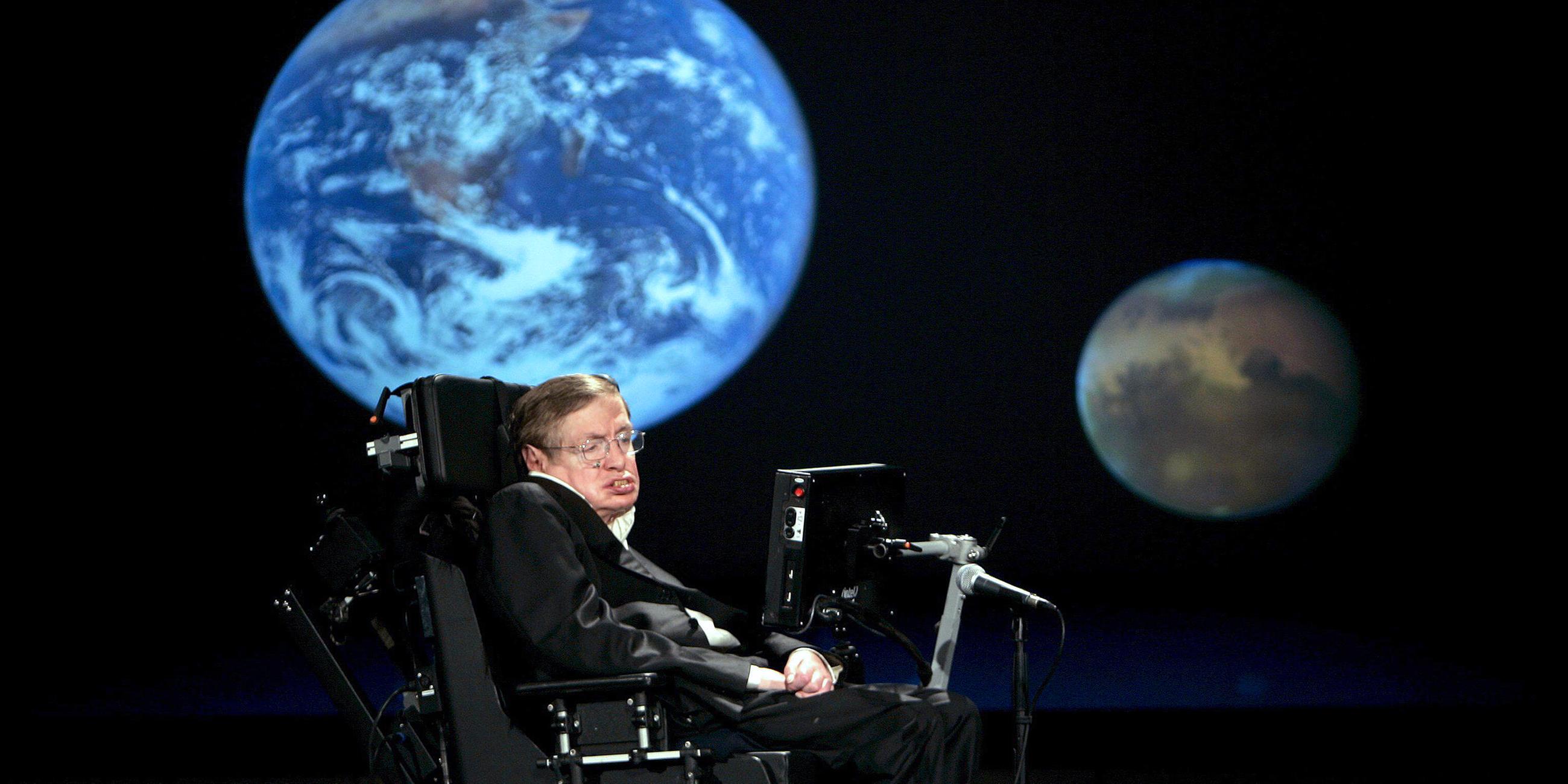 Archiv: Stephen Hawking hält einen Vortrag an der George Washington Universität, aufgenommen am 21.04.2008