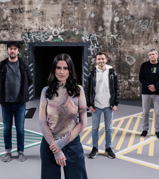 Salwa Houmsi mit Gästen