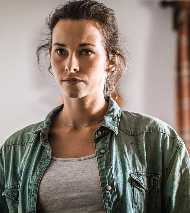 "Lena Lorenz - Sternenkind": Lucie (Marie Hacke) in Nahaufnahme mit nachdenklichem Blick.