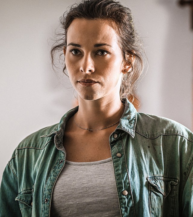 "Lena Lorenz - Sternenkind": Lucie (Marie Hacke) in Nahaufnahme mit nachdenklichem Blick.
