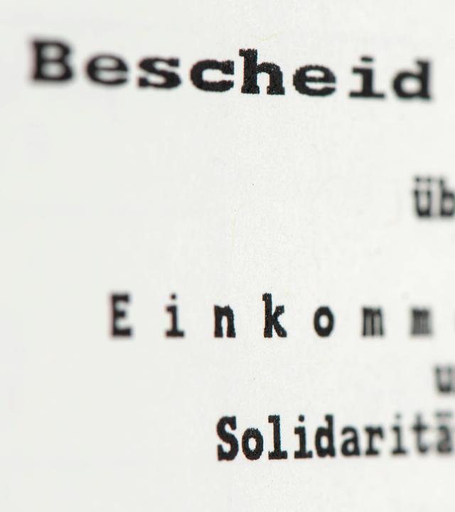 Steuerbescheid vom Finanzamt zur Einkommenssteuer.