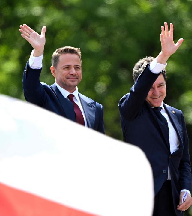 Die beiden Kandidaten zur Präsidentschaftsstichwahl in Polen. Links ist der pro-europäische Trzaskowski, rechts ist der konservative 