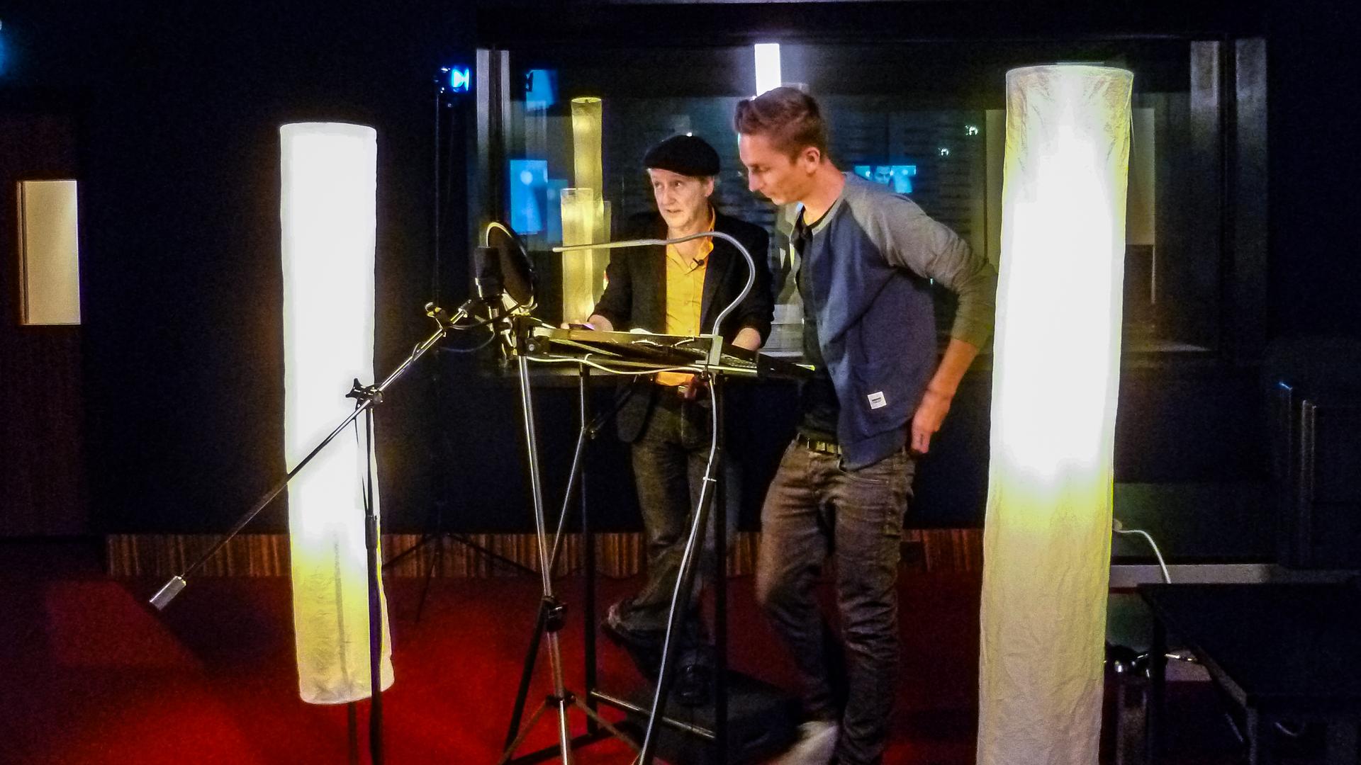 Eric im Tonstudio beim Synchronisieren