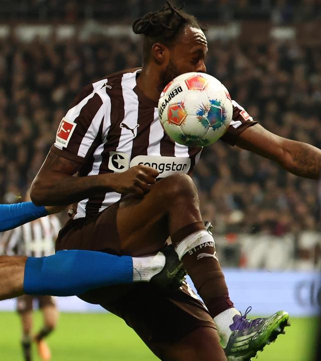 Marnon Busch und Ricky-Jade Jones in Hamburg am 13.12.25