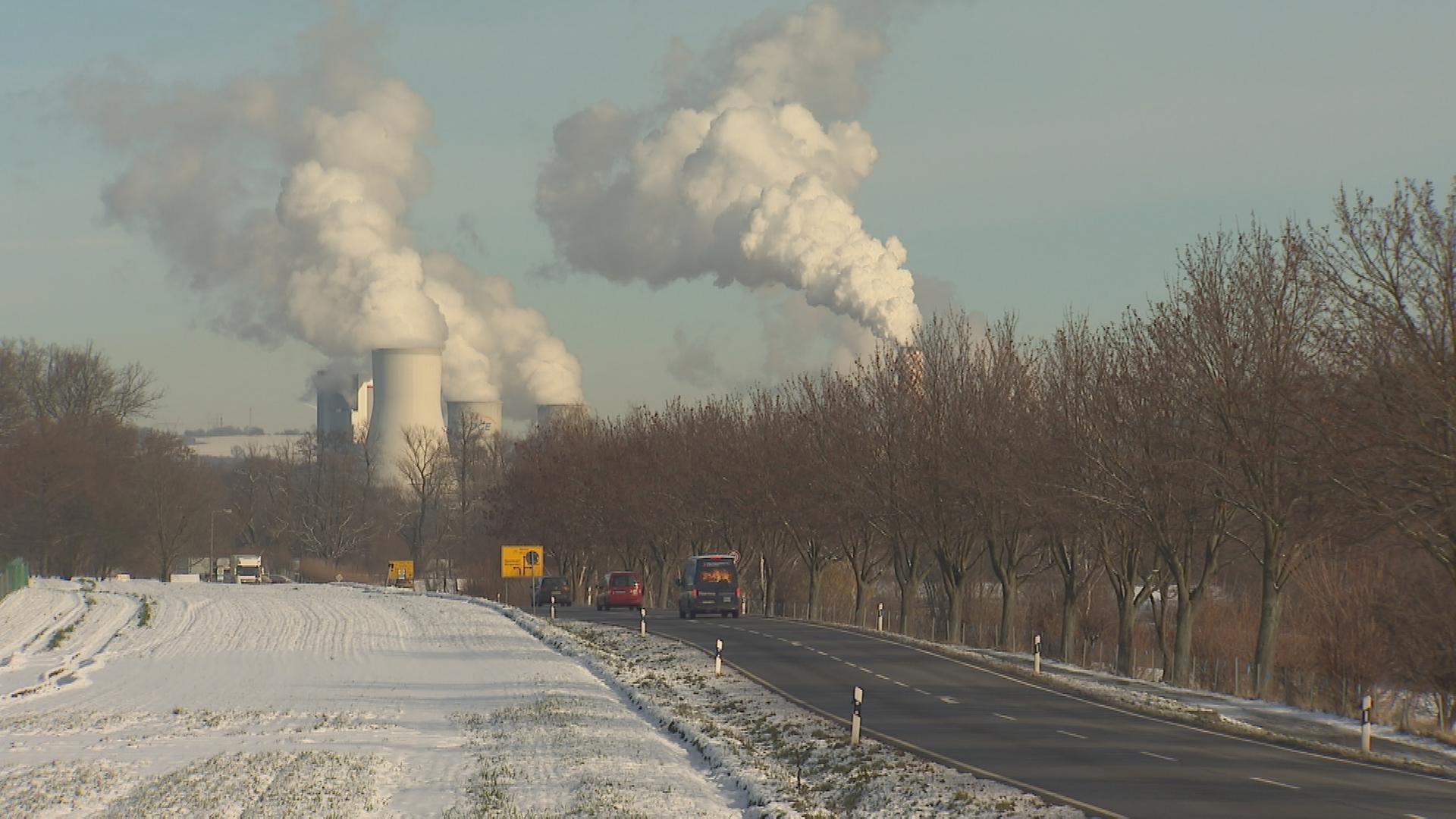 Auf dem Bild sind polnische Kohlekraftwerke zu sehen.