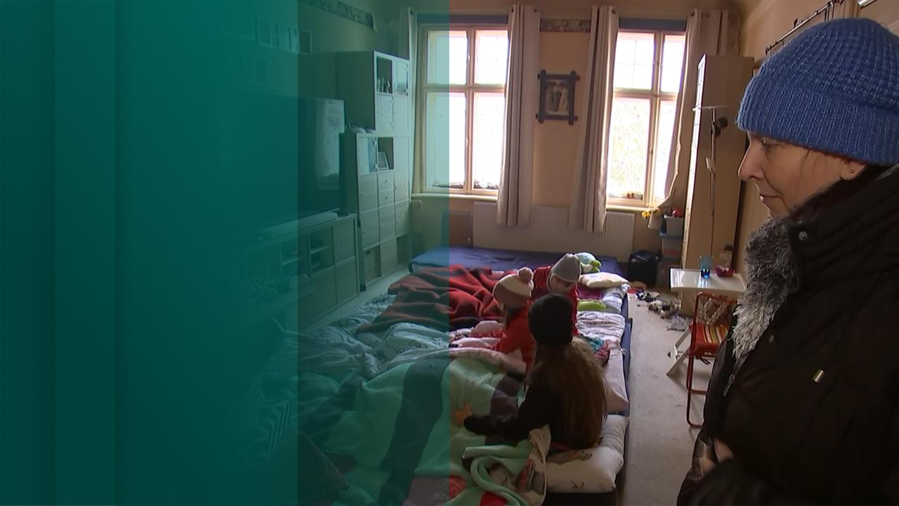 Stromausfall in Berlin - Familie in der kalten Wohnung