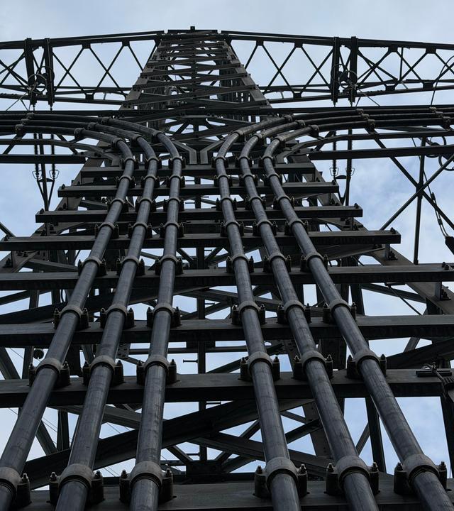 Freiliegende Kabel - Kritische Infrastruktur ist oft ungeschützt