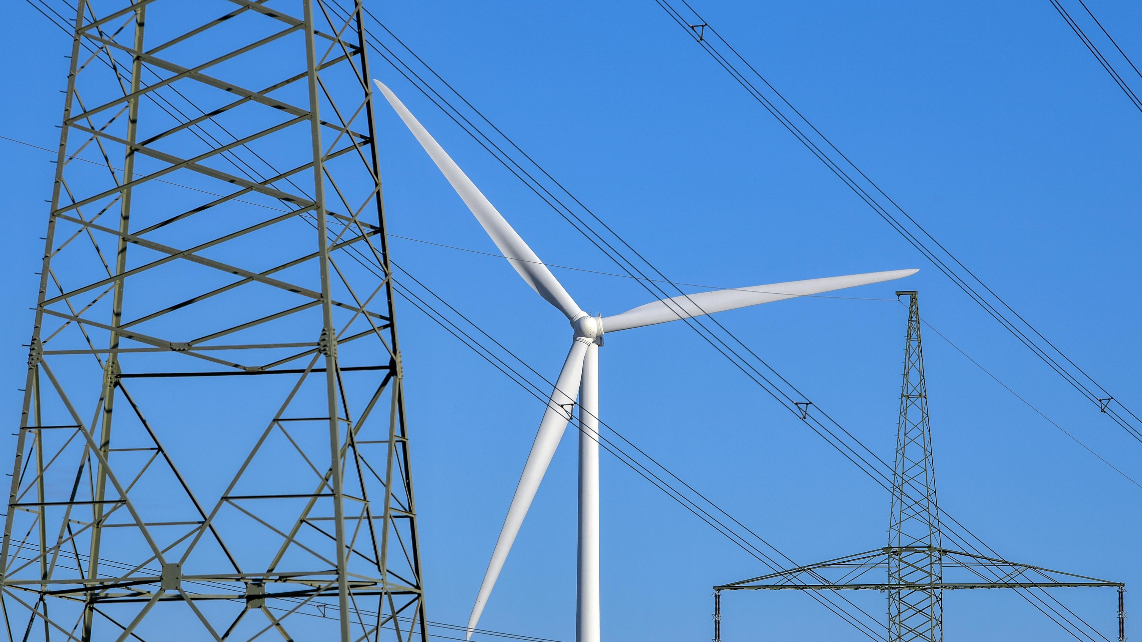 Военная электроснабжения. Высоковольтная опора желтая рисунок. Киловольт значок. Киловольт бай. Киловольт бай.