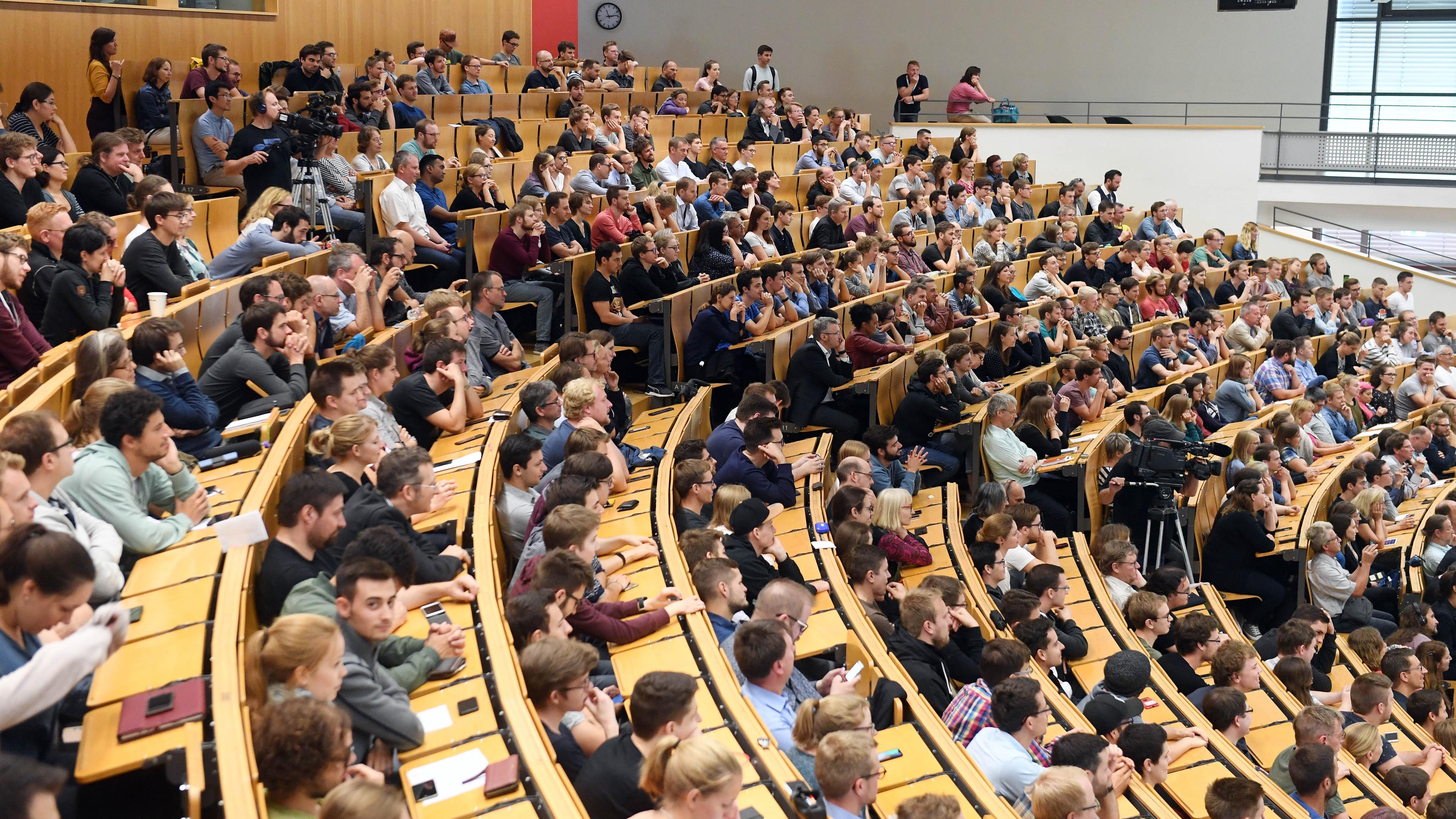 Archiv: Studenten im Hörsaal, aufgenommen am 12.07.2019 in Karlsruhe