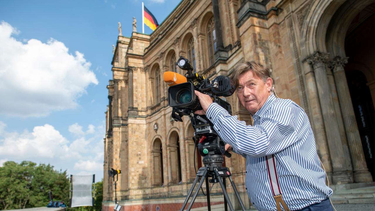 Kameramann Klaus Rebholz, ZDF-Landesstudio Bayern in München.