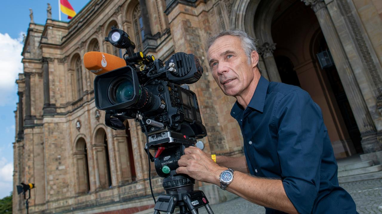 Kameramann Irfan Vardic vom ZDF-Landesstudio Bayern in München.