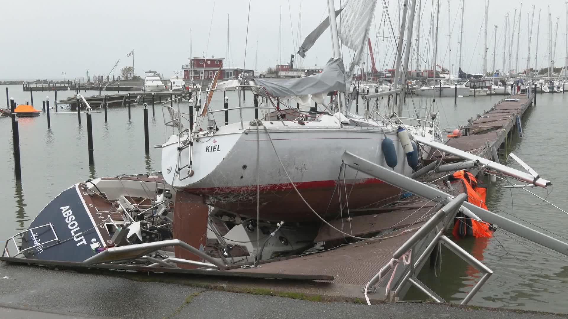 zerstörtes Segelboot