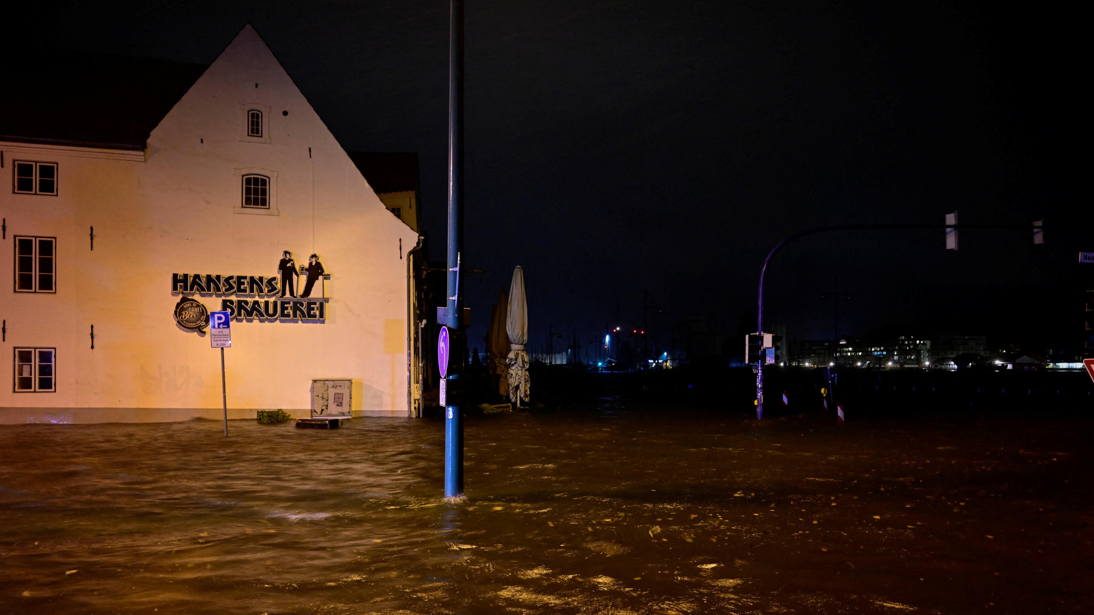Eine überflutete Straße in Flensburg
