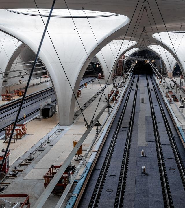 Das Innere des zukünftigen Stuttgarter Hauptbahnhofs. Es sind keine Menschen im Bild.