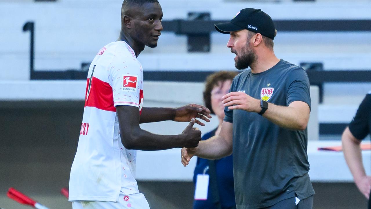 Stuttgarts Trainer Sebastian Hoeneß und Torjäger Serhou Guirassy