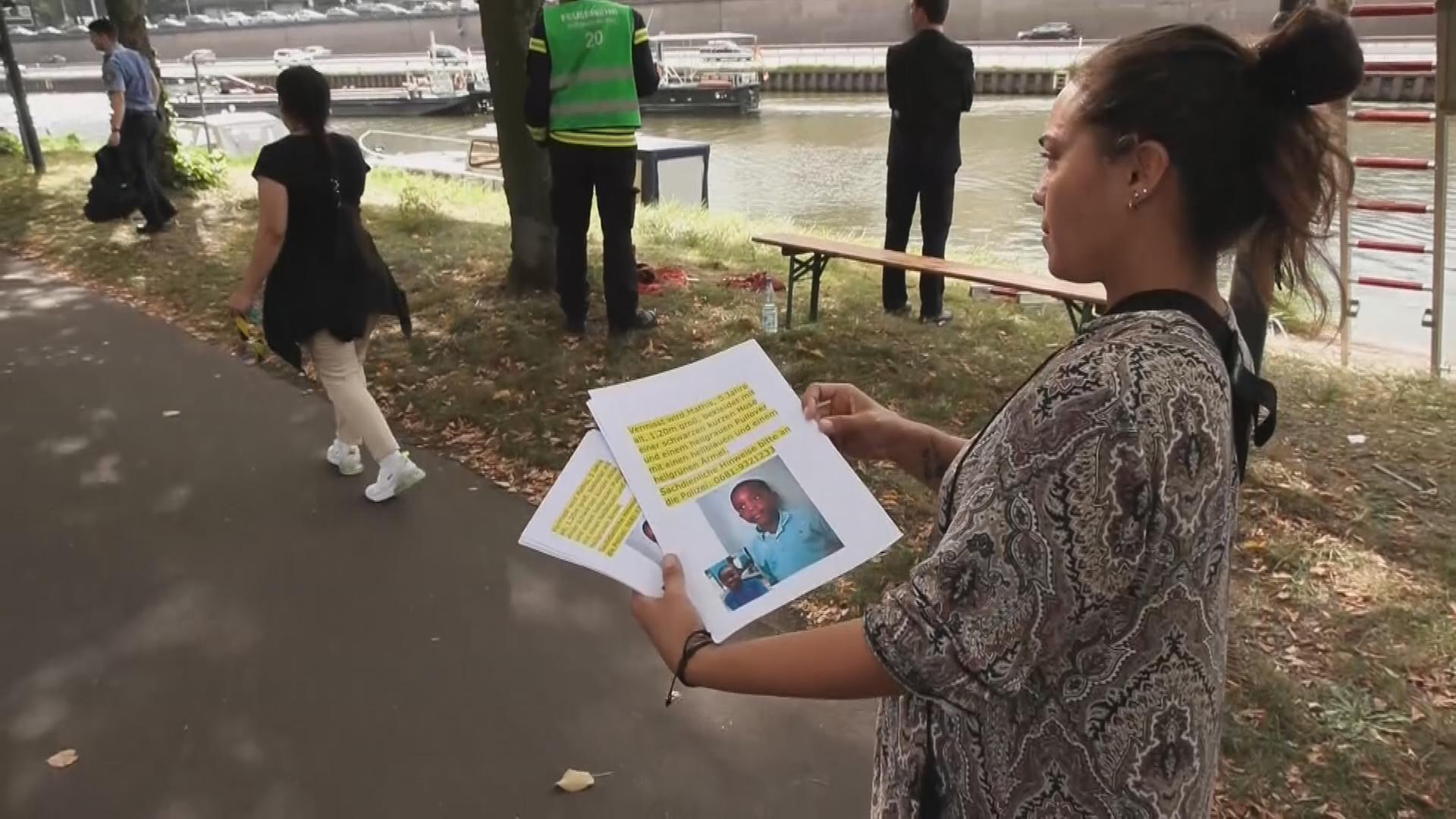 Frau teilt Such-Anzeige des vermissten Jungen aus 