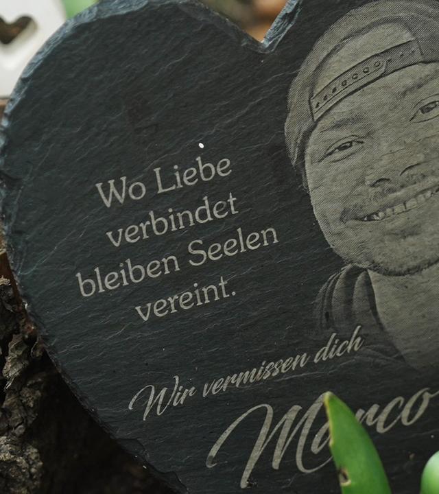 Grabstein in Herzform von Marco mit der Aufschrift: 