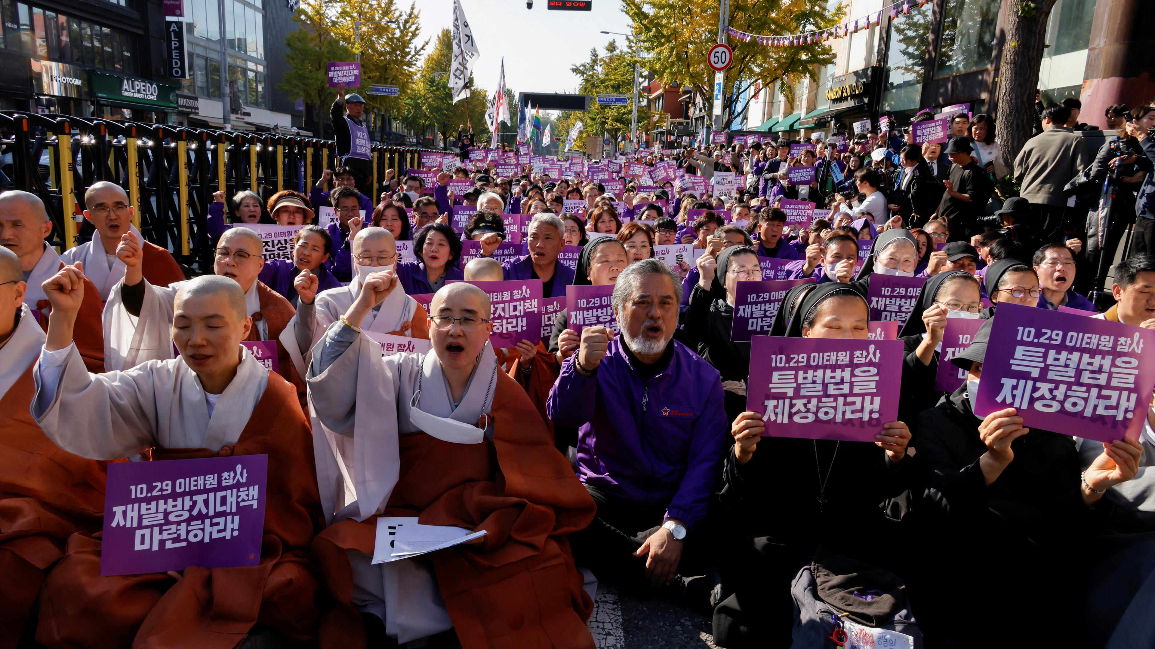 Südkorea: Geistliche und Familien gedenken der Opfer der Massenpanik vor einem Jahr in Seoul