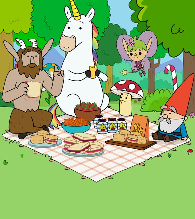 Kinderanimationsserie Super Happy Magic Forest: Im Wald auf einer Lichtung sitzen Hufius, Blümchen, Tupfen und Herbert auf einer Picknickdecke, die mit Toasts, Küchlein und anderen Leckereien gedeckt ist. Twinkle schwebt über ihnen und hat einen Toast in der Hand. 