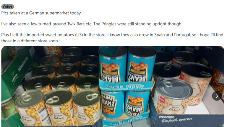 Ein Post auf der Platform Reddit zeigt ein Foto mit umdrehten Bosendohnen in einem deutschen Supermarkt