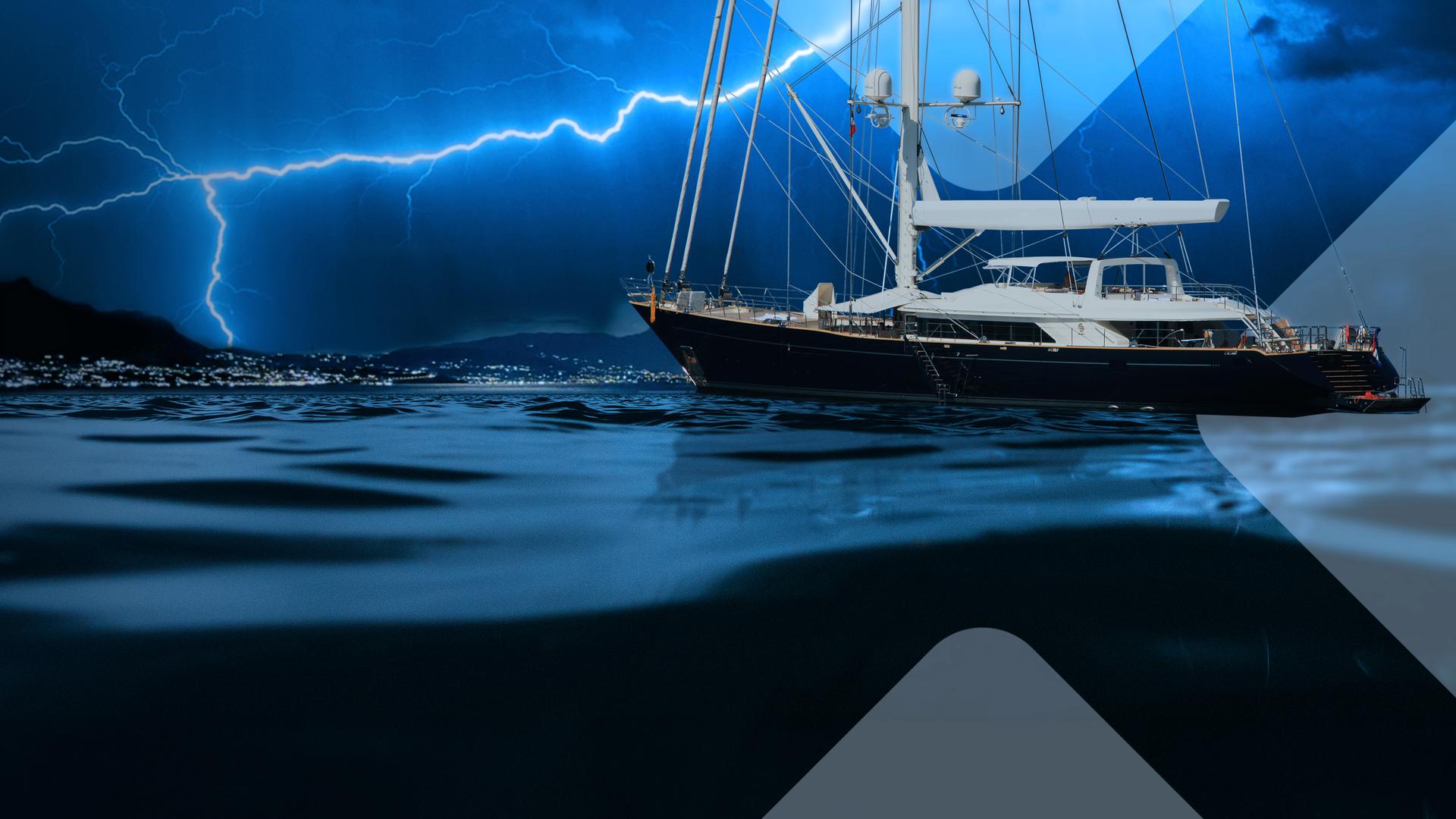 Superyacht Bayesian vor Gewitterhimmel (Collage)