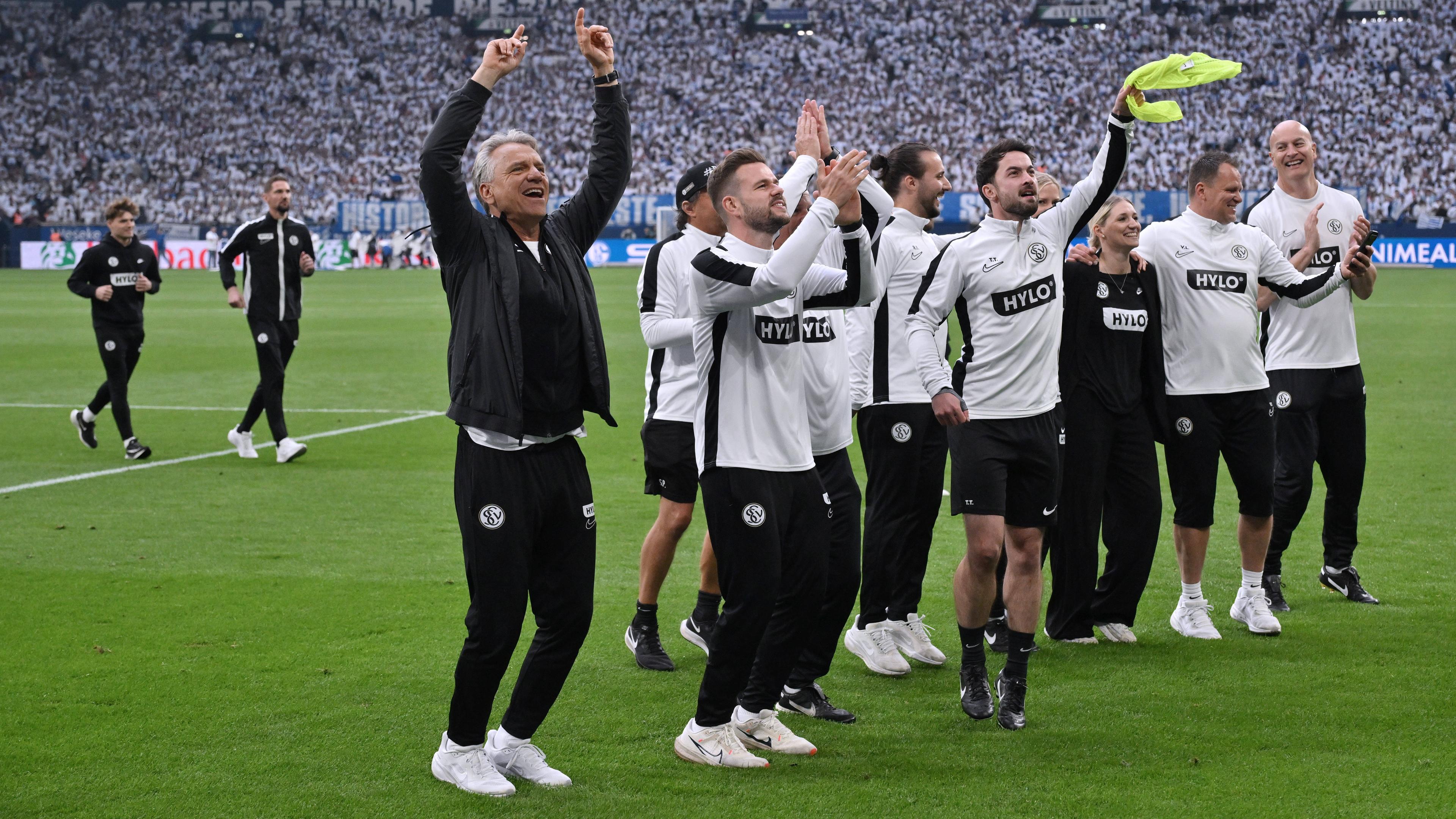 L'équipe de football enthousiaste de SV Elversberg le 18 mai 2025
