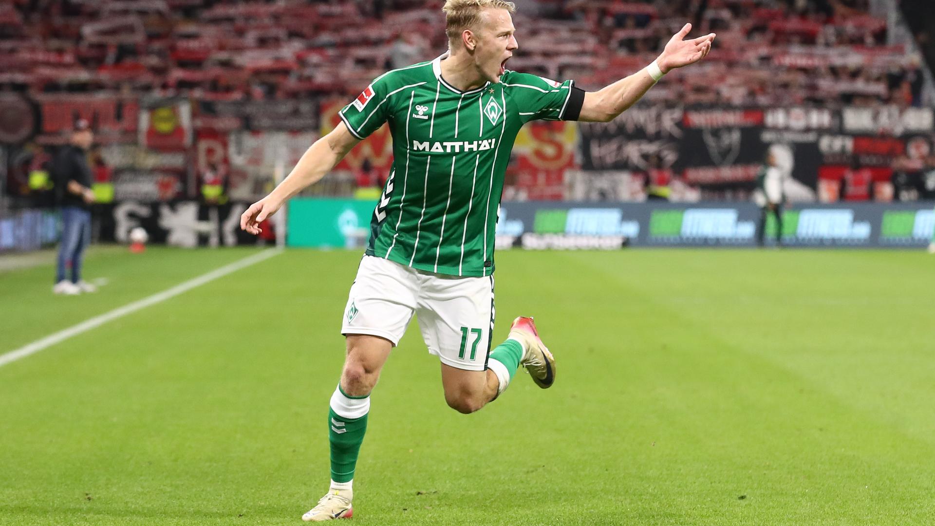 Marco Grüll jubelt über sein im Spiel Werder Bremen gegen Union Berlin.