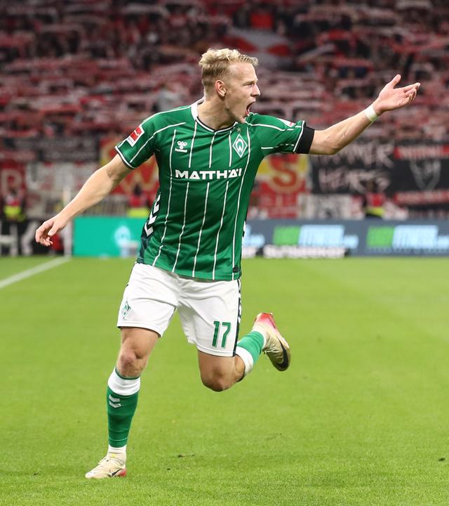Marco Grüll jubelt über sein im Spiel Werder Bremen gegen Union Berlin.