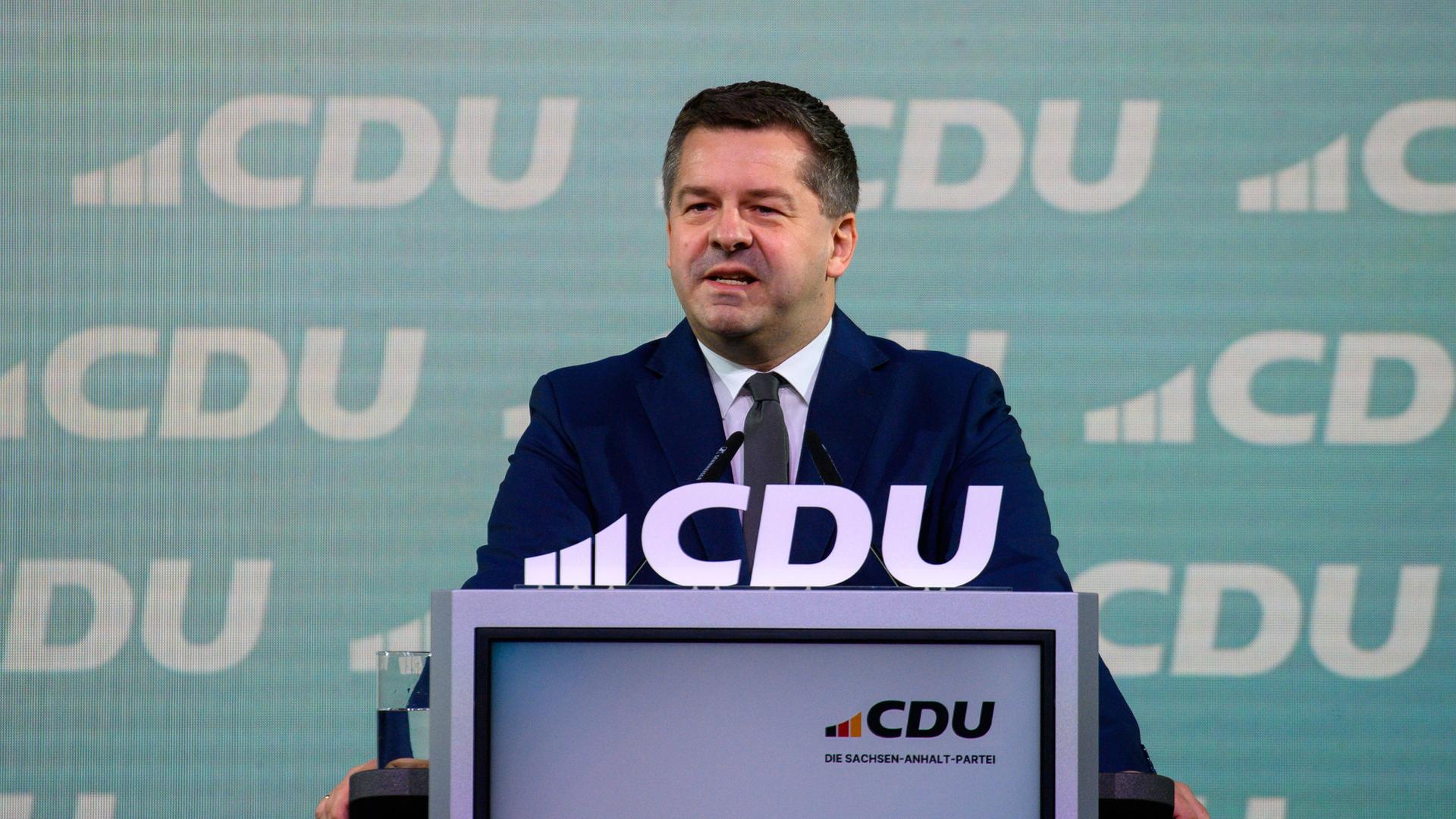 Sven Schulze, Minister für Wirtschaft, Tourismus, Landwirtschaft und Forsten des Landes Sachsen-Anhalt spricht am 29.11.2025 in Magdeburg auf dem Landesparteitag der CDU zu den Delegierten. 